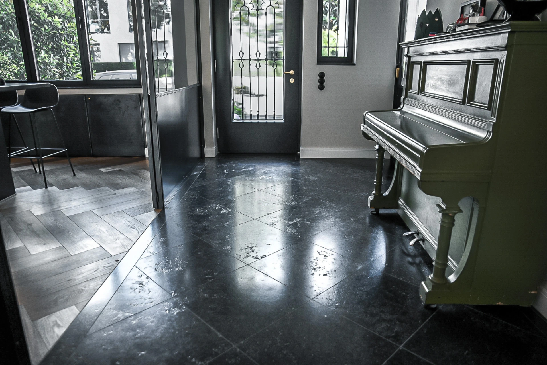 What are the various possible applications for Bluestone in an entrance hall?