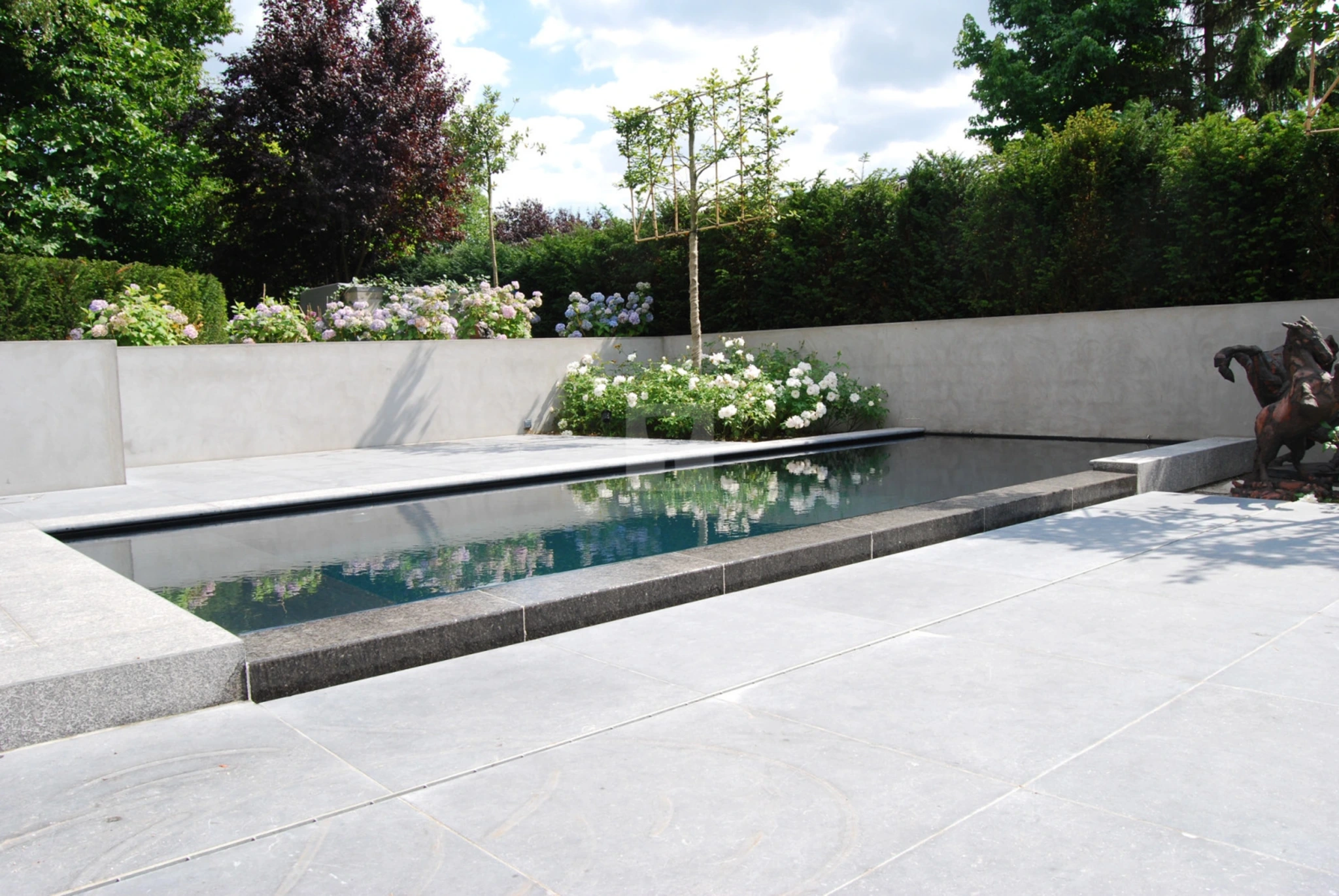 Belgian Bluestone and water: relaxation and comfort