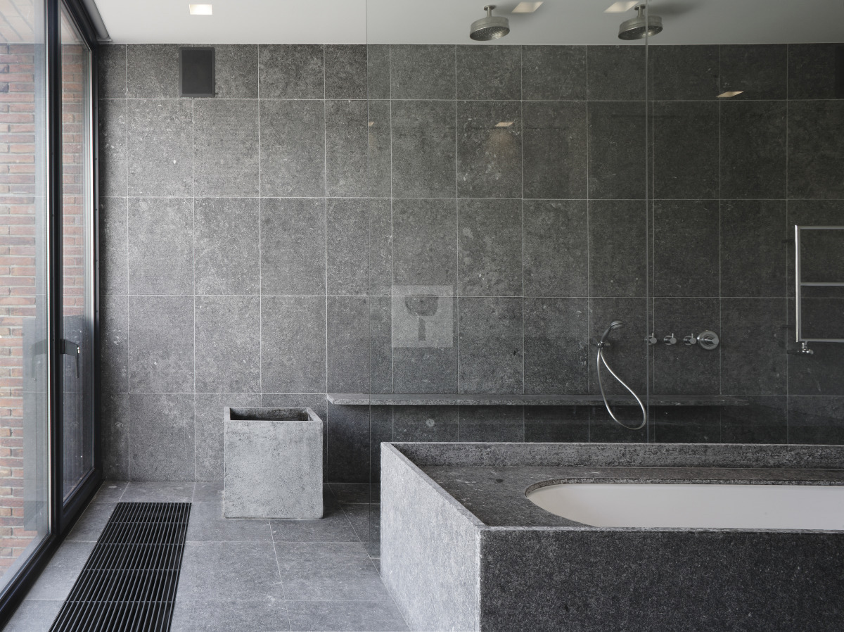 Bathroom wall cladding in bluestone